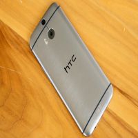     HTC One M8  